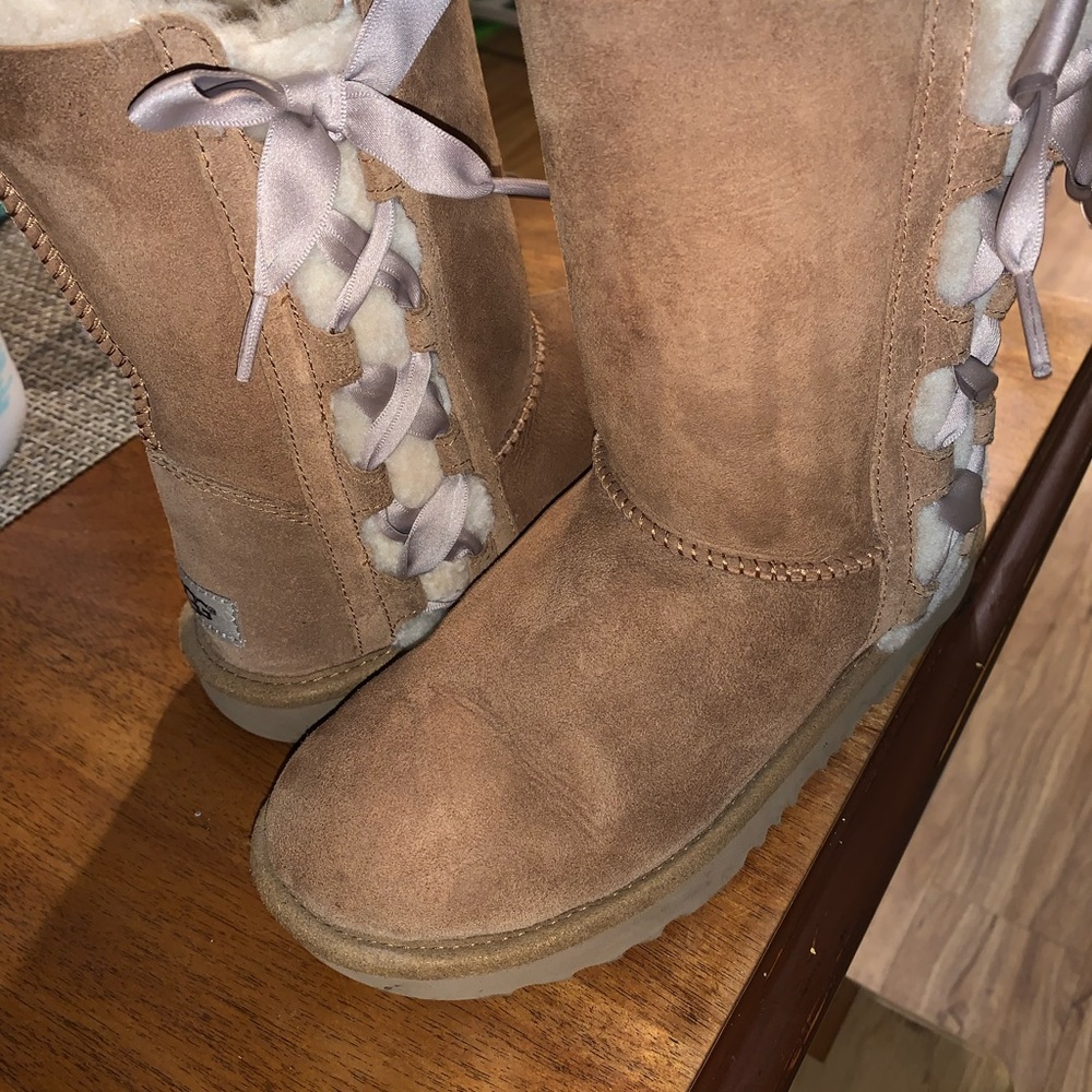 Girls size 4 Uggs